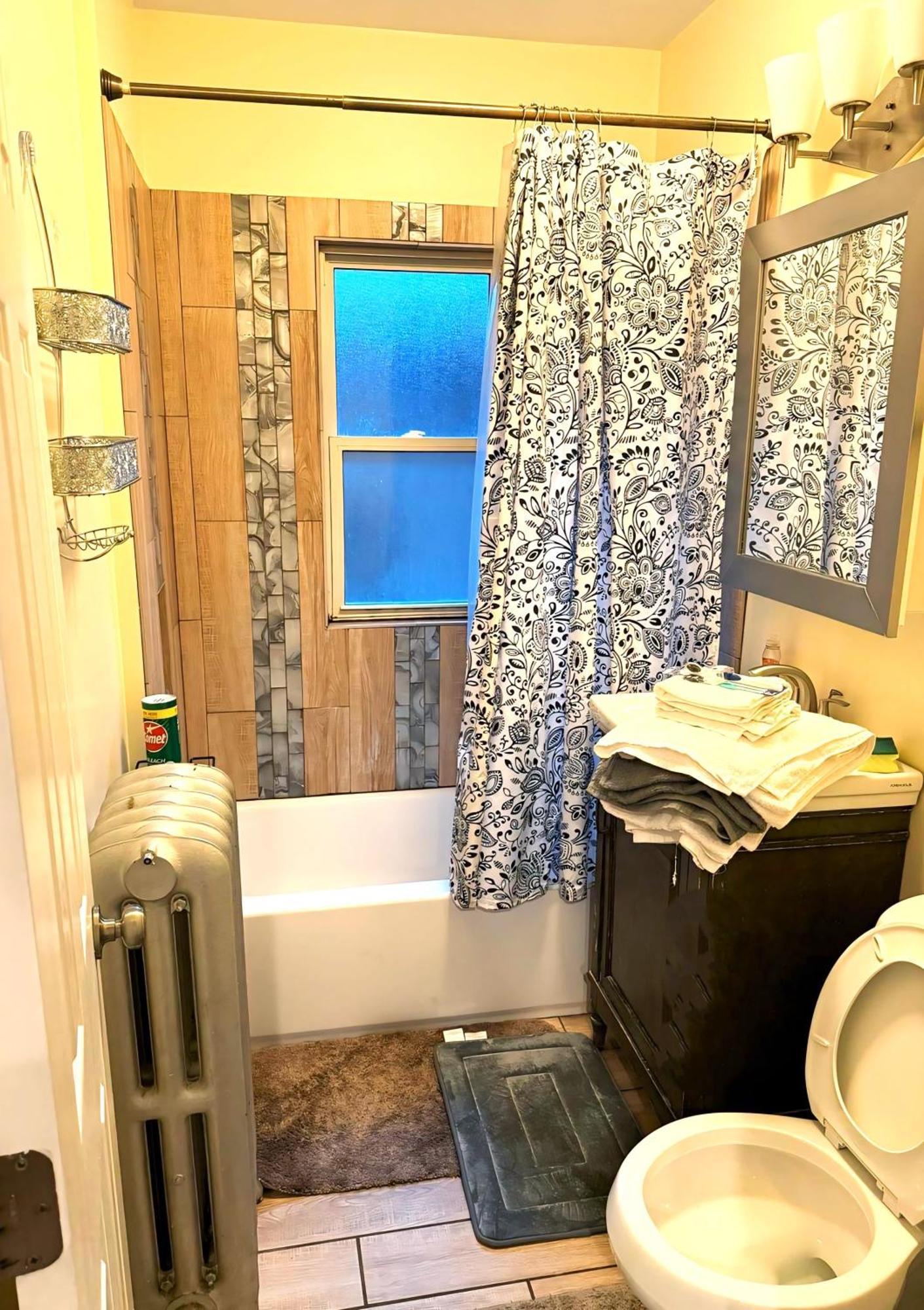 Fully Equipped Cozy 4/5 Br Apartment *